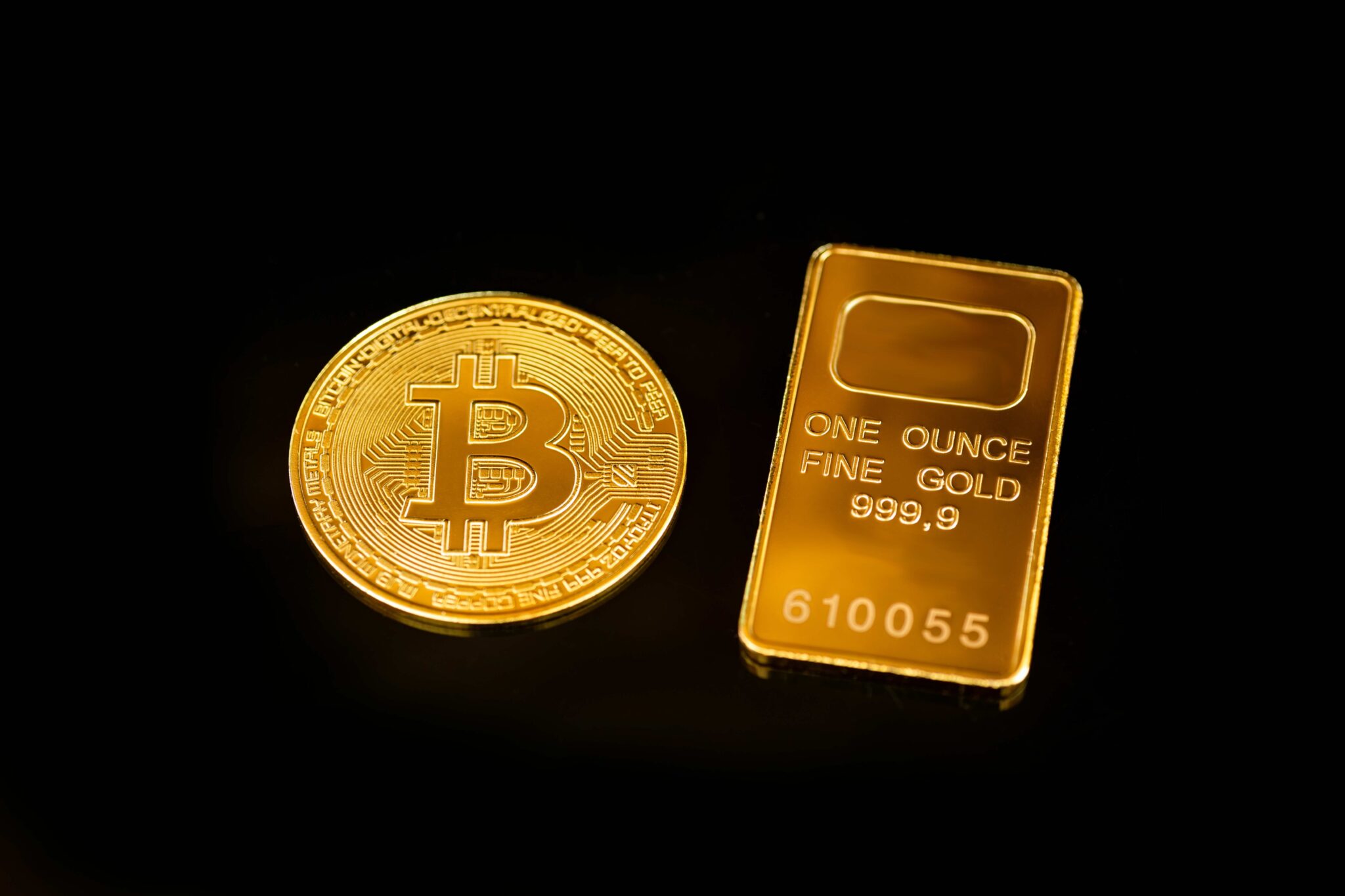 Gold-and-Bitcoin-2048x1365.jpeg